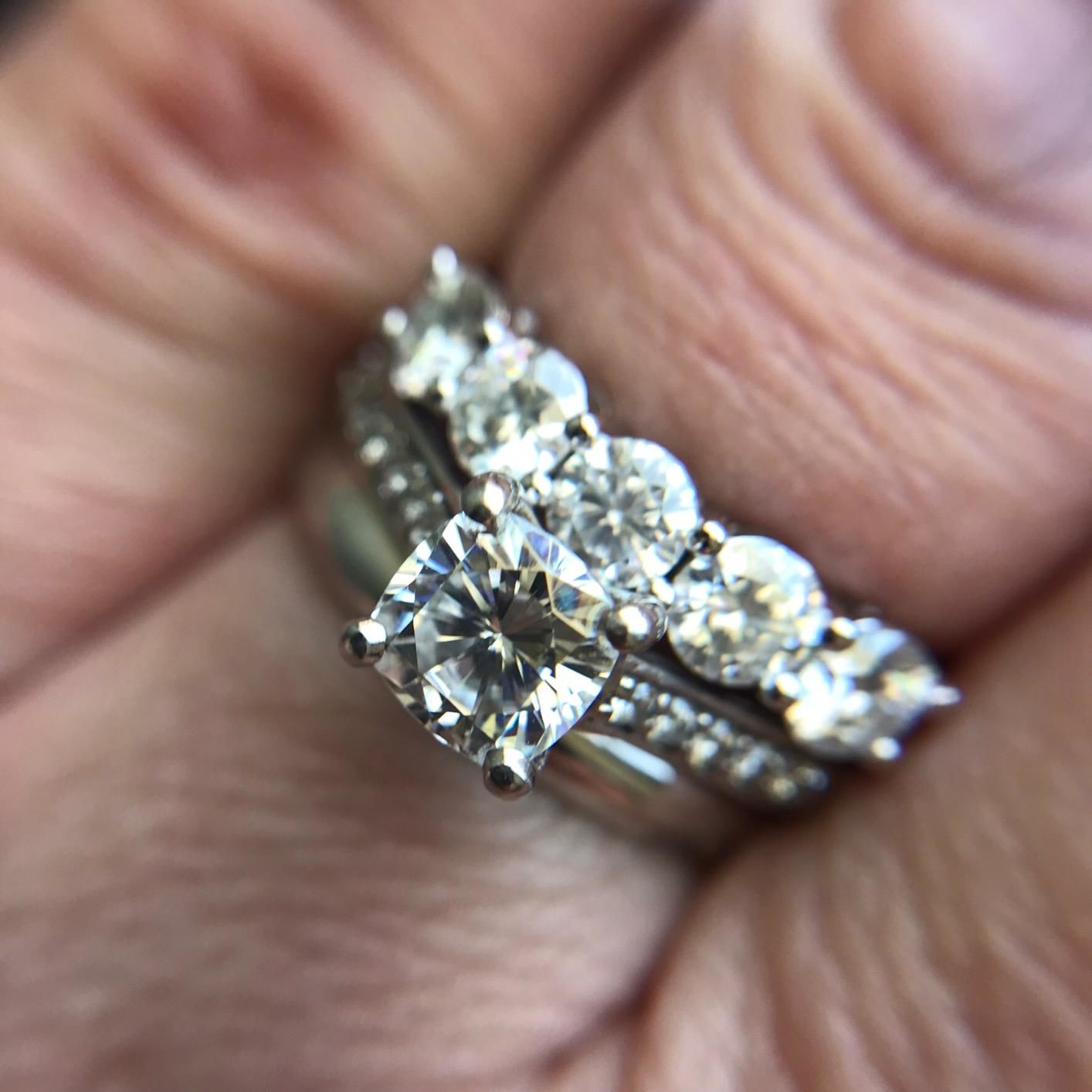 Customer photo review of Doveggs five stone moissanite wedding band/moissanite ring/lab diamond band