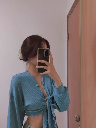 Customer photo review of Long sleeve v-neck tie cardigan wooden ear t-shirt