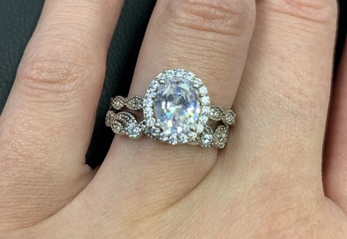 Customer photo review of Louily Vintage Leaf & Vine Art Deco Halo Oval Cut Ring Set