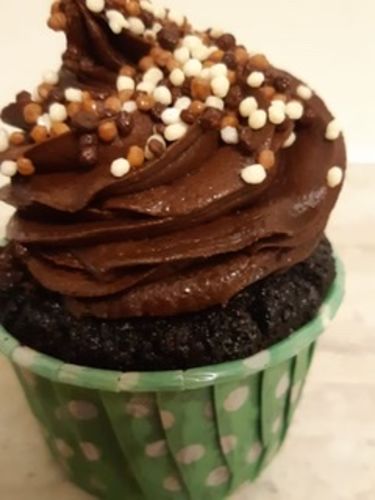 Customer photo review of Oreo cupcake