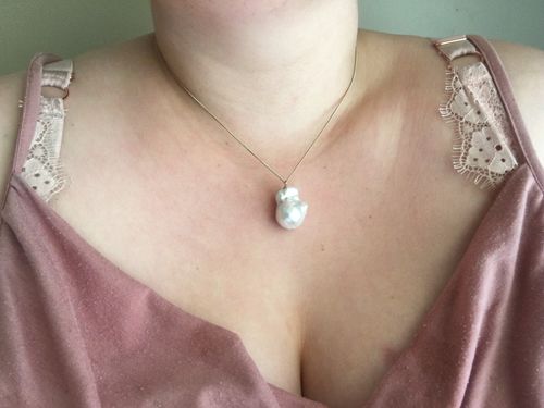Customer photo review of The Pearl Pendant Large