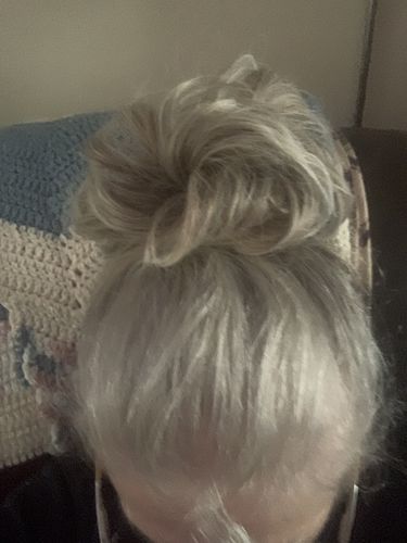 Customer photo review of JuvaBun Messy Bun