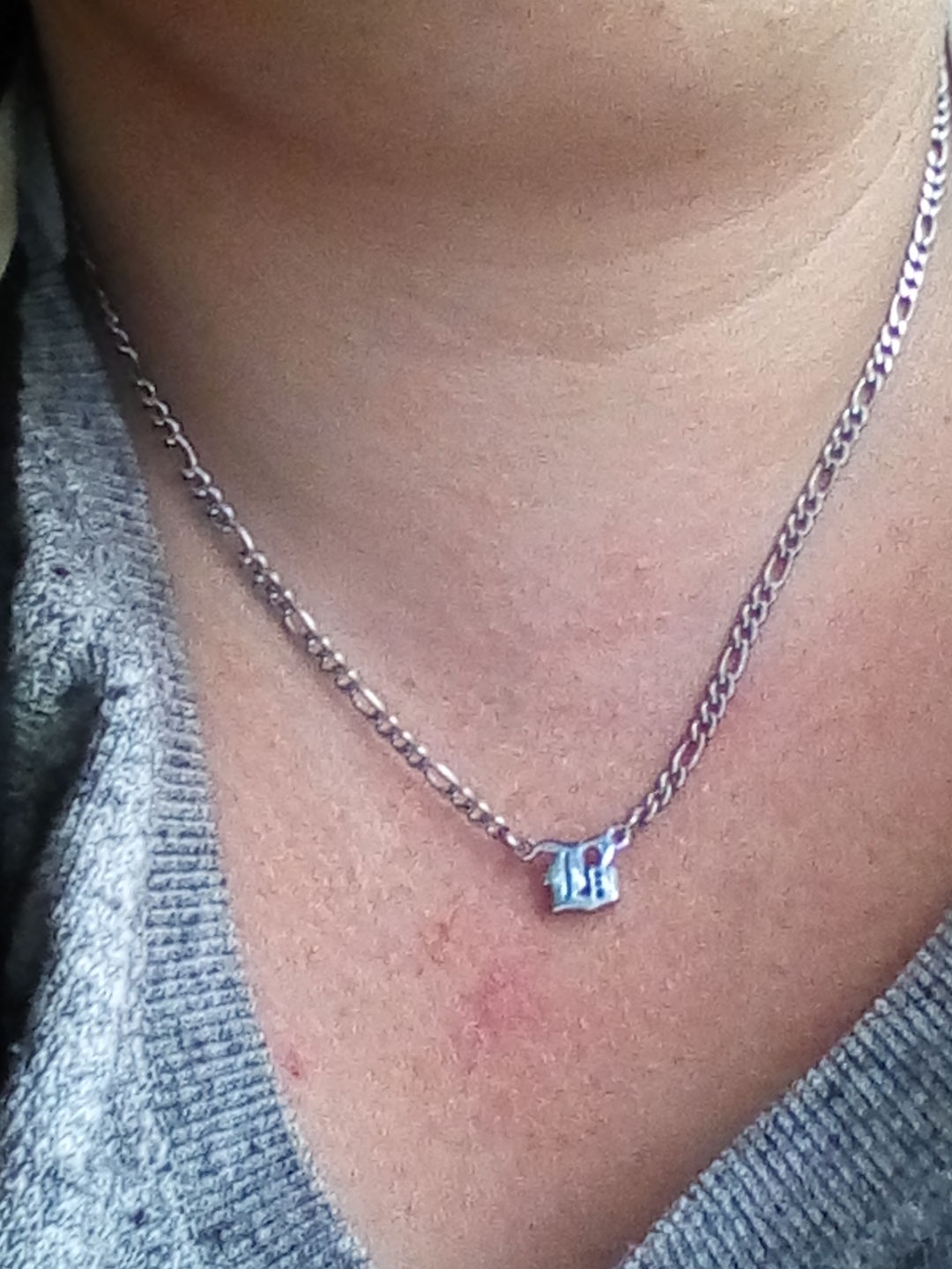 Customer photo review of Collier Personnalisable Gothique