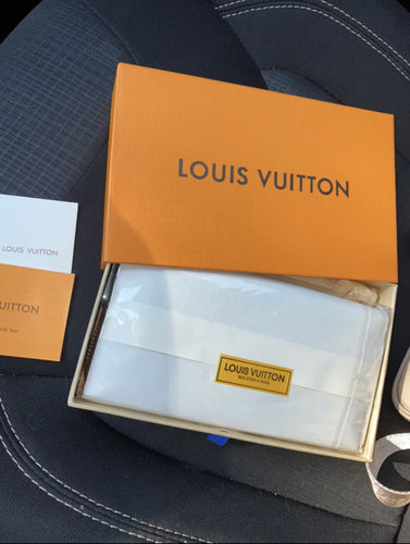 Customer photo review of LOUIS VUITTON - PORTEFEUILLE ZIPPY