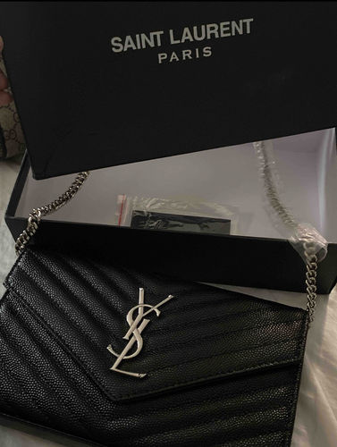 Customer photo review of YSL - ENVELOPPE CHAIN WALLET EN CUIR EMBOSSÉ GRAIN DE POUDRE