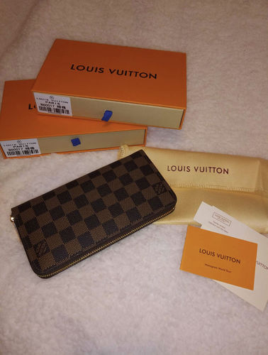 Customer photo review of LOUIS VUITTON - PORTEFEUILLE ZIPPY