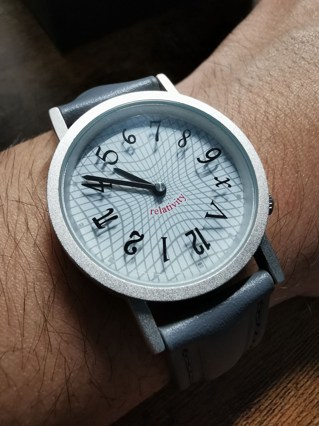 Customer photo review of Reloj Análogo Philosophers Guild Relatividad de Einstein 33 mm