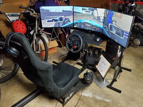 Customer photo review of Simulator Triple Monitor Stand