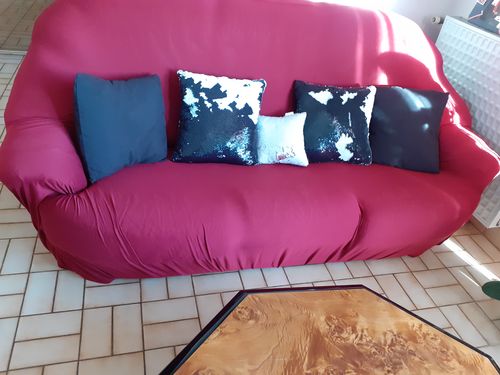 Customer photo review of Red Wine - Housses Extensibles de Fauteuil et Canapé - La Maison des Housses