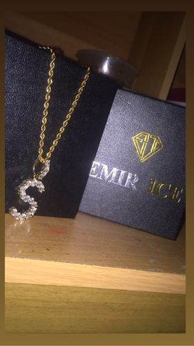 Customer photo review of COLLIER PENDENTIF LETTRE EN DIAMANT POUR FEMME