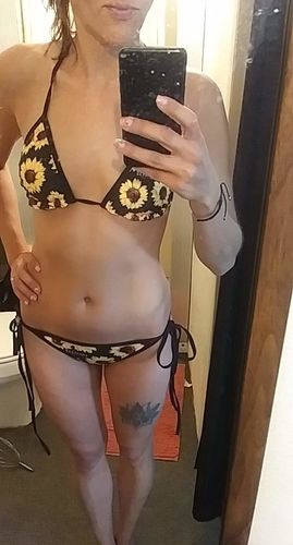 Customer photo review of IP Sunflower Triangle Bikini Top