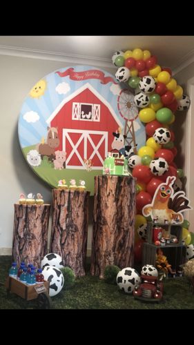 Customer photo review of 5ft Round Circle Backdrop + 3 Pedestal Covers