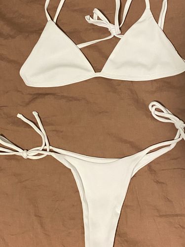 Customer photo review of Triangle Bikini Top | Most Wanted Bianco