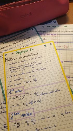 Avis photo d'un client sur Fiches de révision REVISION 2.0 OXFORD # 50 fiches 12,5 x 20 cm - petits carreaux
