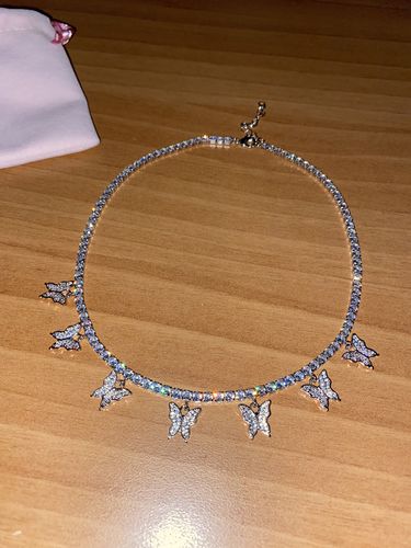 Customer photo review of “Mariposa Diamante choker”