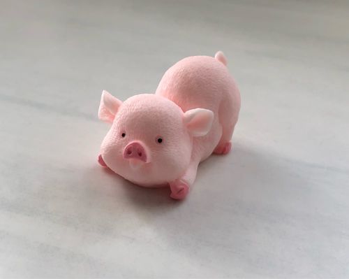 Cochon porte-bonheur couch/é porc heureux en fa/ïence comme porte-bonheur et talisman du P/érou fabriqu/é individuellement comme produit artisanal