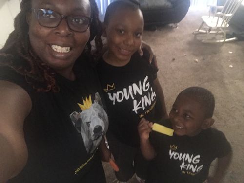 Customer photo review of Mama Bear Queen - Blk and Gld Premium