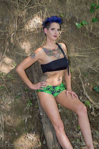 Customer photo review of CleoXWendyLee Pot Poler Hot Pants