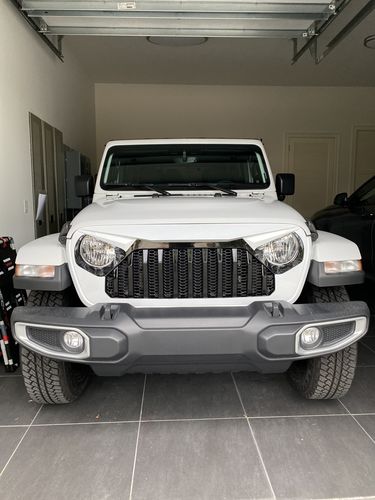 Customer photo review of Gladiator Vader Grille w/ Mesh - Black & White (18-19 Wrangler JL)