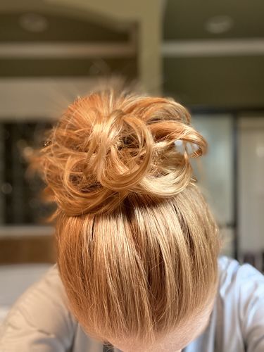 Customer photo review of Top Knot Ponytail Holder