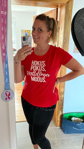 Customer photo review of Hokus Pokus Mittelfinger Modus  - Damenshirt