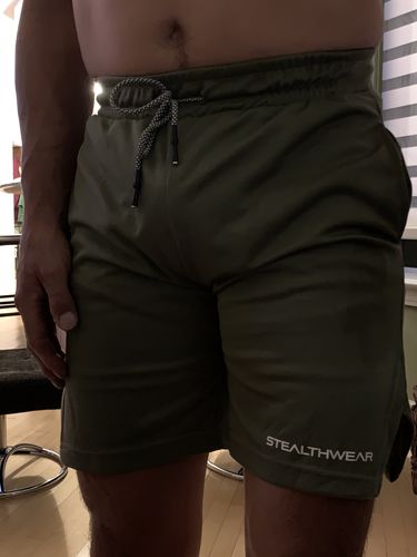 Customer photo review of 7" Pocket Hybrid Shorts