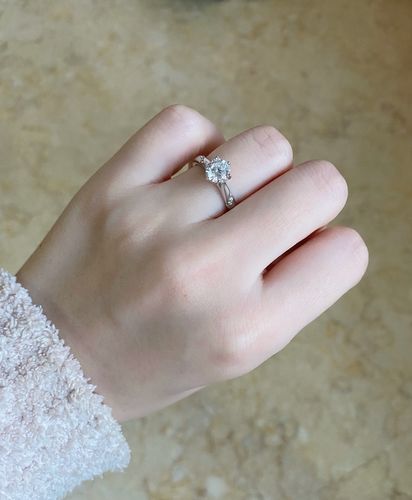 Customer photo review of Moissanite Series Fashion Six Prong Sterling Silver Ring