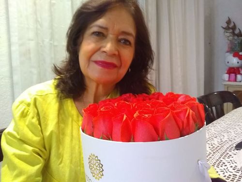 Customer photo review of Caja de Rosas Naranja Fuerte BR