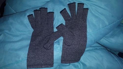 Customer photo review of NovaGlove™ - Arthritis Therapy Gloves (1 pair)