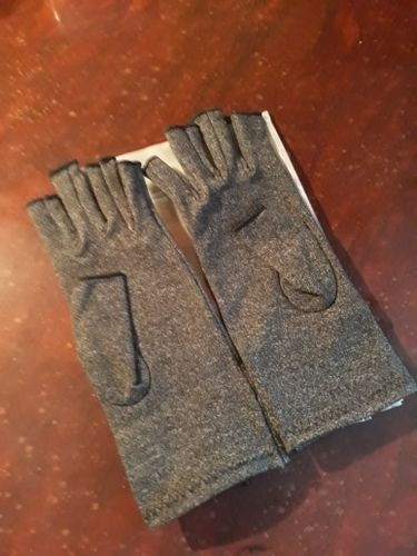Customer photo review of NovaGlove™ - Arthritis Therapy Gloves (1 pair)