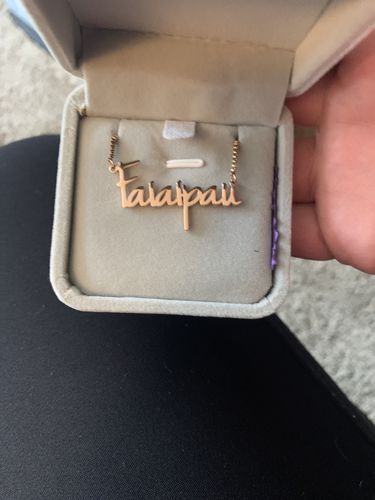 Customer photo review of Cursive Style Name Necklace