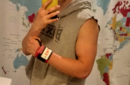 Customer photo review of Muñequeras Crossfit Pink Camo