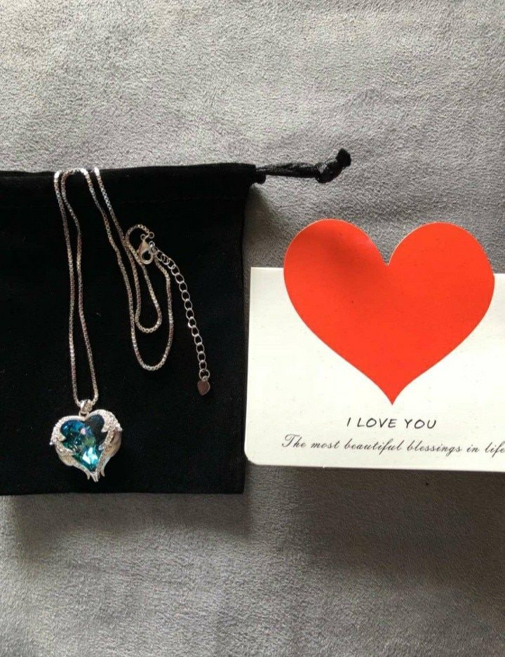 Customer photo review of Engelsflügel Halskette | 925 Sterling Silber | Dein Schutzengel für unterwegs