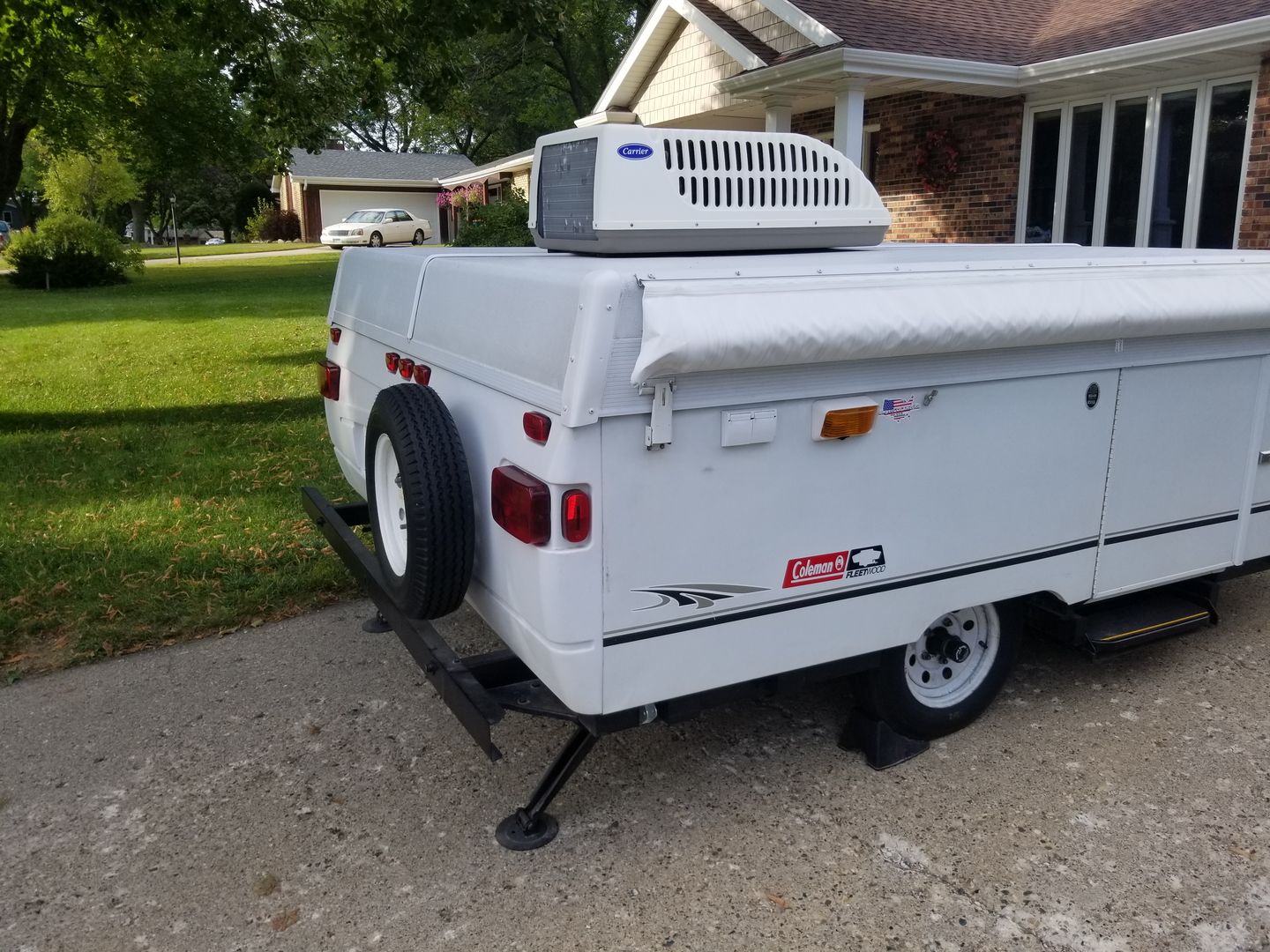 Customer photo review of Roof Corner Cap 4 Pack
