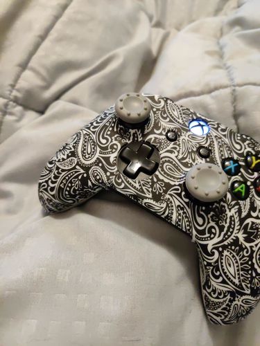 Customer photo review of White Motif - XBOX One Controller Skin