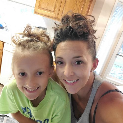 Customer photo review of JuvaBun Messy Bun
