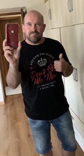 Customer photo review of Queen - Don't Stop Me Now - Men's T-Shirt