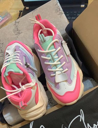 Customer photo review of Tenis Camila Violeta