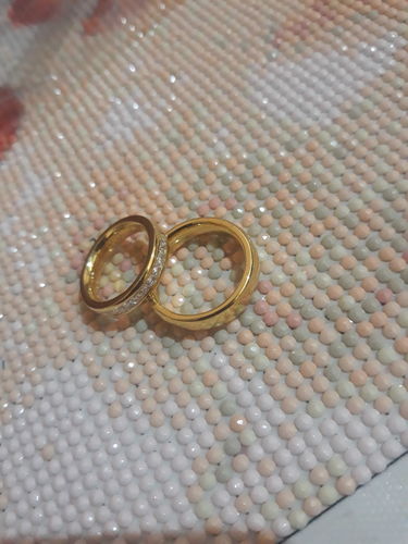 Customer photo review of Palacio de Cristal Wedding Rings