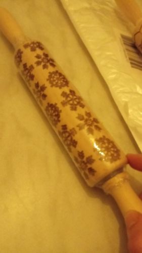 Customer photo review of Rouleau a Patisserie en bois avec motif de Noel