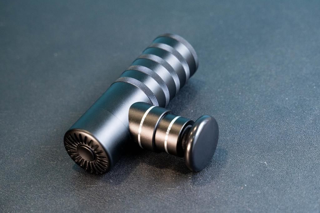 Customer photo review of Flexgun mini. Compact on-the-go treatment.