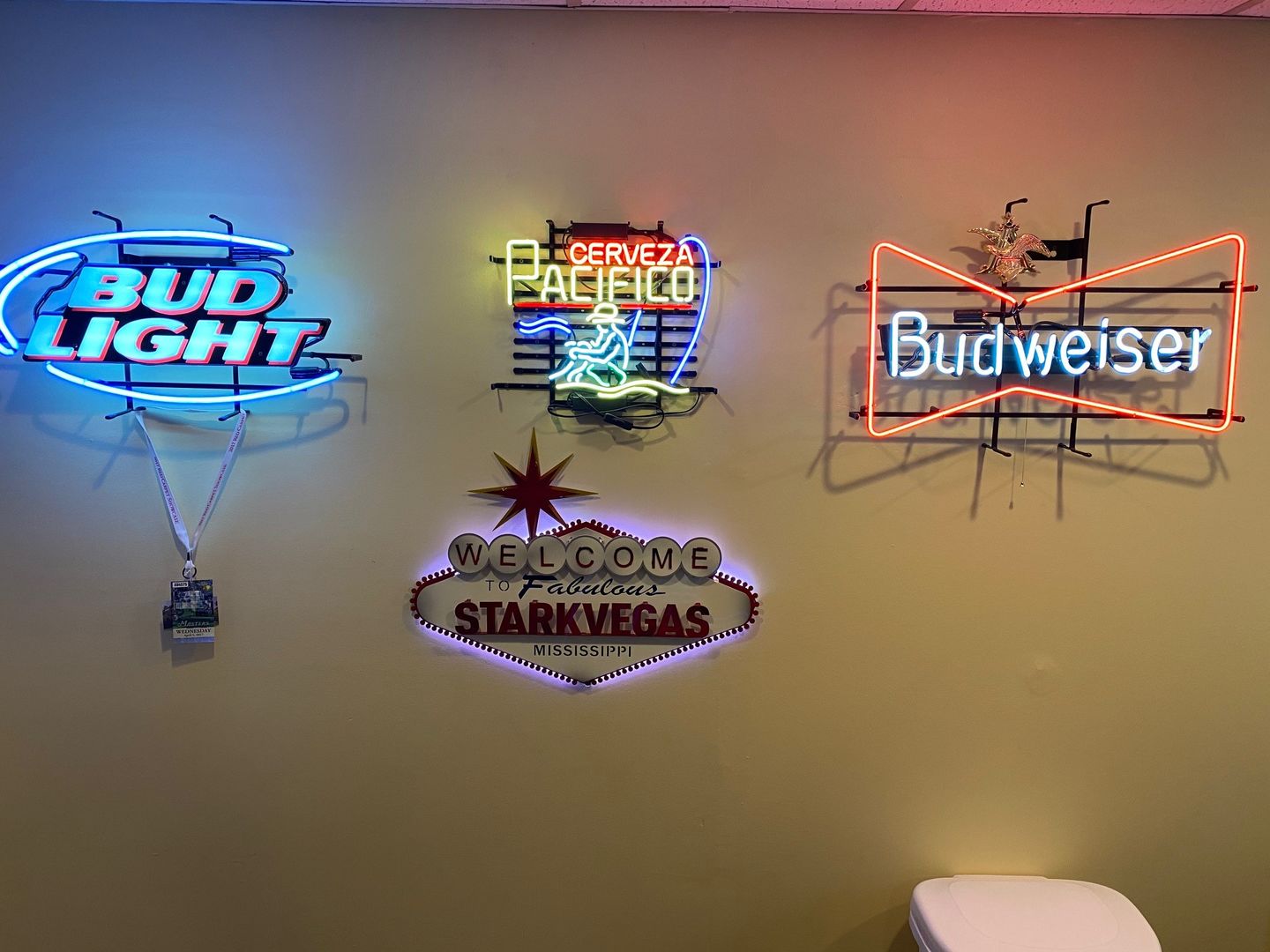 Customer photo review of Welcome to STARKVEGAS, Mississippi State 3D Vintage Art 28" x 21"
