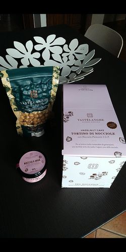 Customer photo review of Tortino di Nocciole Tastëlanghe (Box 10 pezzi)
