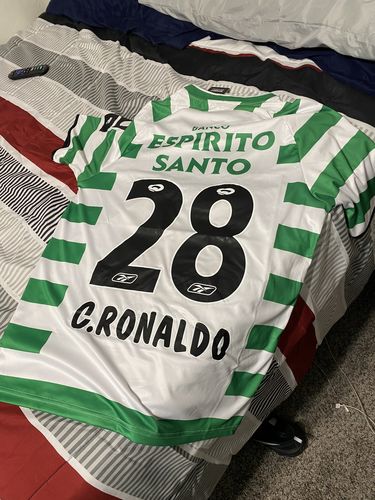 Customer photo review of Sporting Lisbon 2002-2003 Home kit