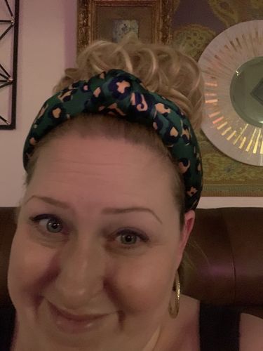 Customer photo review of TEAL LEOPARD SILK KNOTTED HEADBAND