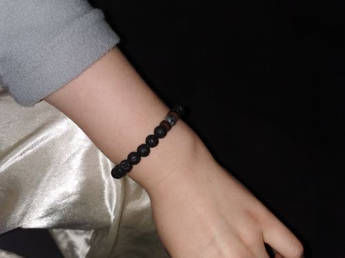 Customer photo review of Vulkanstein Armband