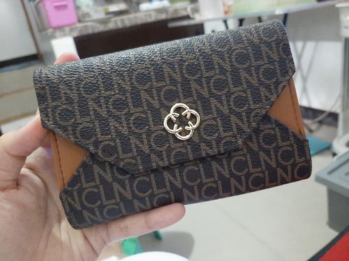 Customer photo review of Zinnia Wallet