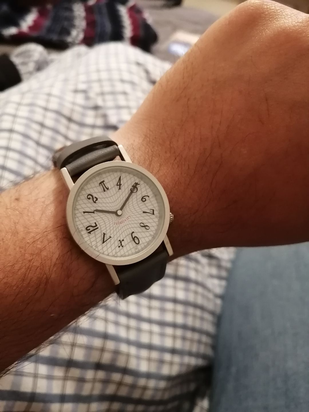 Customer photo review of Reloj Análogo Philosophers Guild Relatividad de Einstein 33 mm