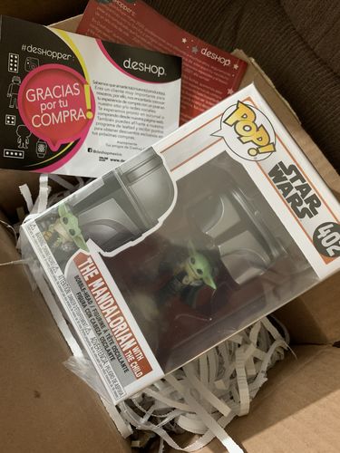 Customer photo review of 402 FUNKO POP Star Wars : The Mandalorian Flying w/child