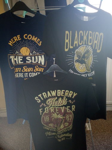 Customer photo review of The Beatles - Blackbird - Men's T-Shirt